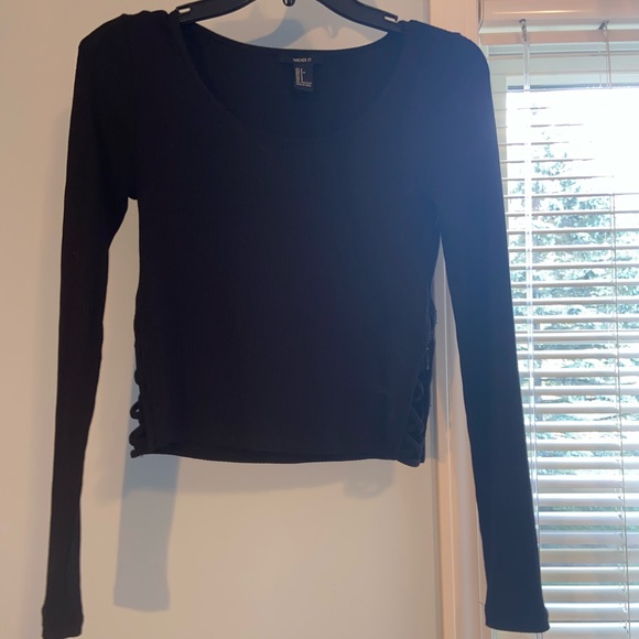 Forever 21 long sleeve shirt🎲 - Picture 4 of 6